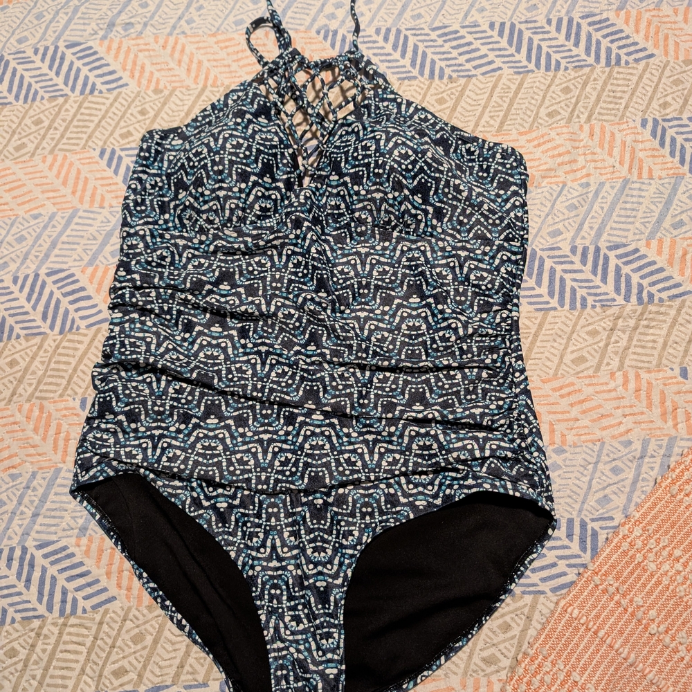 Stylish Black and White Patterned Swimsuit